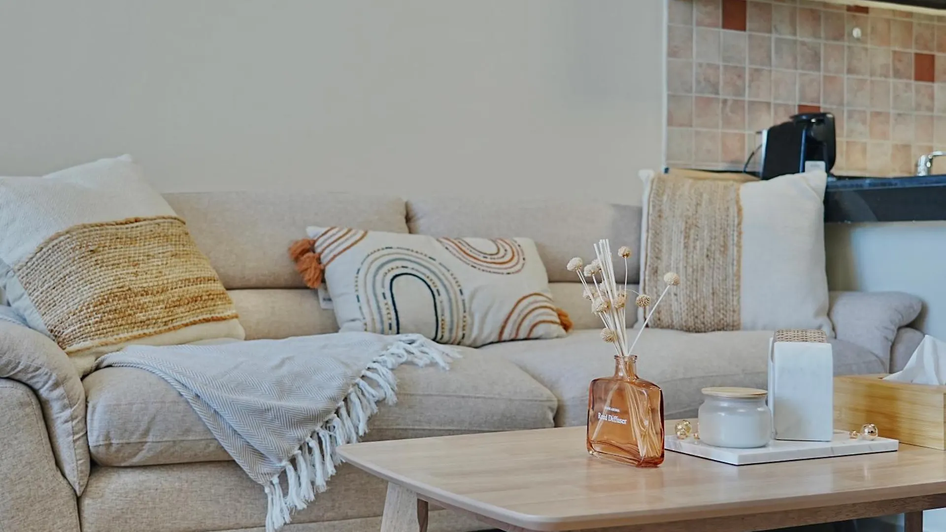 Stylish Canal View Studio In Reem By Ayla Abu Dabi